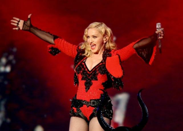 Die Singer-Songwriterin Madonna tritt während des 57. jährlichen GRAMMY auf der Bühne auf