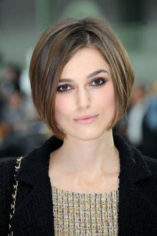 Keira Knightley usa corte de cabelo bob invertido