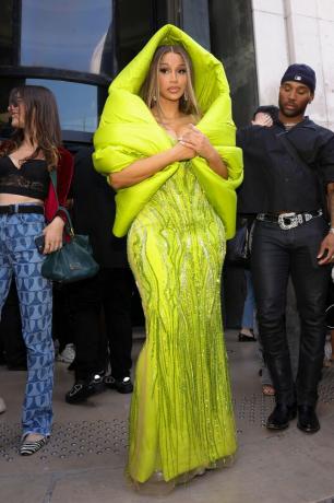 Cardi B. bærer chartreuse.