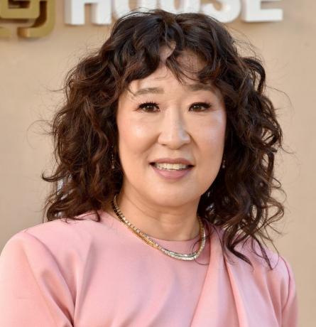 Sandra Oh ar makšķernieku matu griezumu