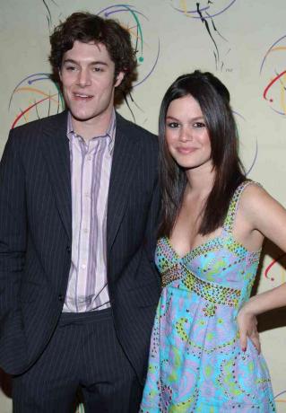 Adam Brody a Rachel Bilson během 25. výroční ceny College Television Awards