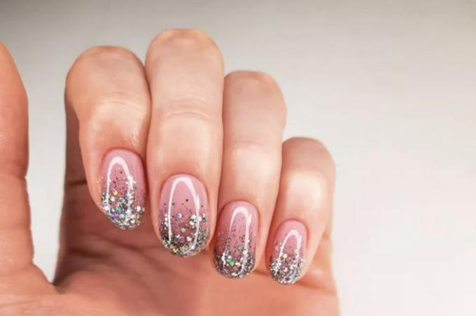 Essas unhas Ombré Glitter vão roubar o show todas as vezes