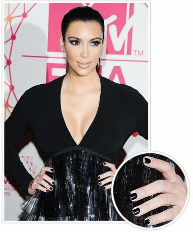 Manikúra celebrit 2012 - Kim Kardashian