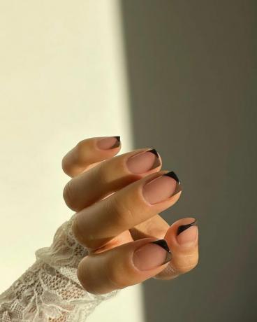 Cansado de regular sua manicure francesa? Experimente V Tips 