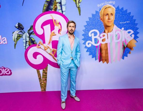 Ryan Gosling 2023 Blue Suit Pink Button Down 'Barbie' Canadian Press v Torontu, Ontario