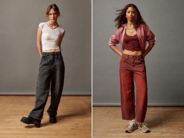 Dva modelky nosia voľné džínsy Urban Outfitters.