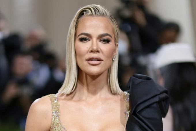 Złota sukienka Moschino Khloé Kardashian 2022 Met Gala