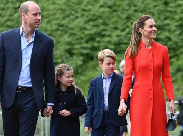 Kate Middleton, Príncipe George, Princesa Charlotte e Príncipe William visitam o Castelo de Cardiff, no País de Gales