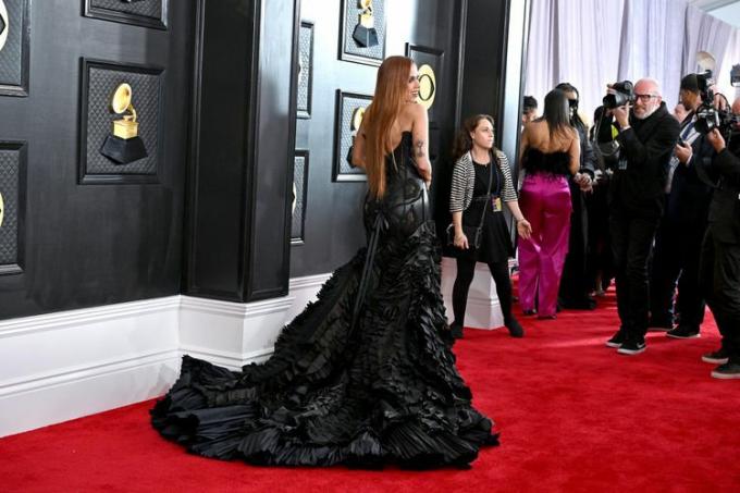 Anitta - 2023 Grammy šaty zezadu