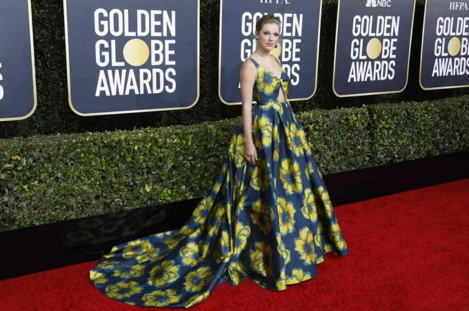 Taylor Swift difoto di karpet merah Penghargaan Golden Globe Tahunan ke-77