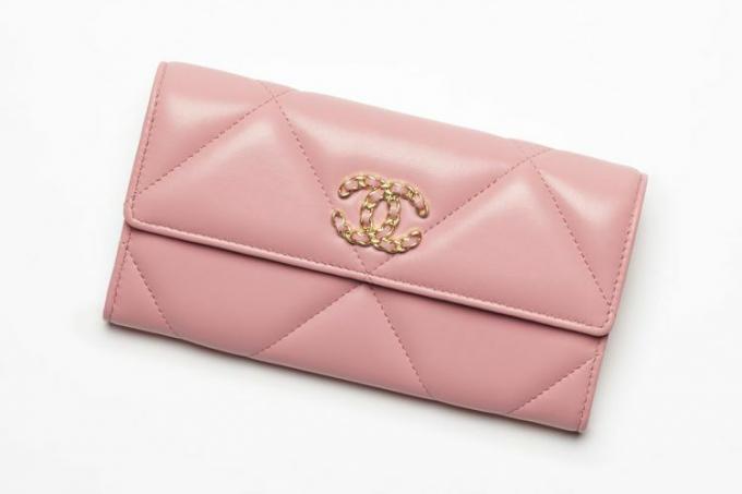 Cartera larga con solapa Chanel 19