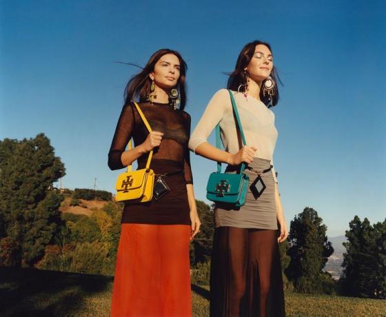 Campagna primavera 2023 di Emily Ratajkowski Tory Burch