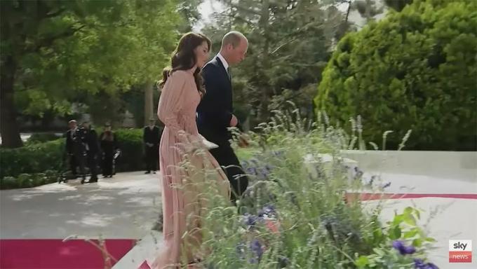 Kate Middleton a princ William se účastní královské svatby prince z Jordanu