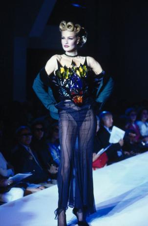 Супермоделът от 90-те Карън Мълдър