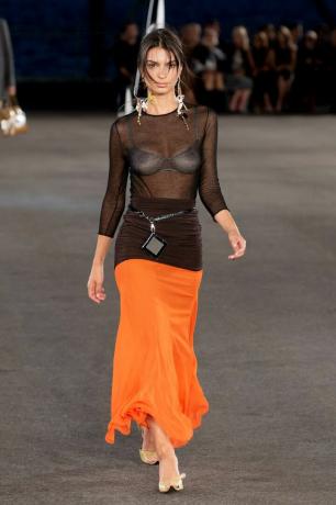 Emily Ratajkowski 2022 Tory Burch Fashion Show Skir skjorta