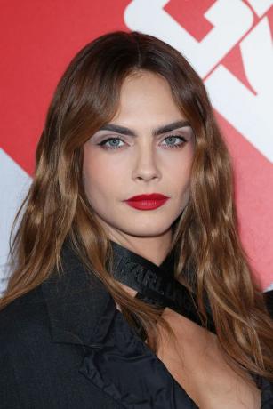 Cara Delevingne Paris Moda Haftası'nda 