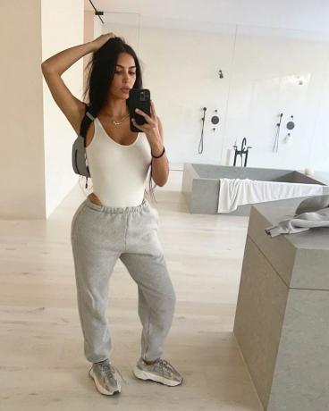 Kim Kardashian bodysuit joggare instagram