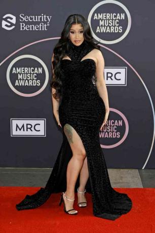 Cardi B ved 2021 American Music Awards Red Carpet