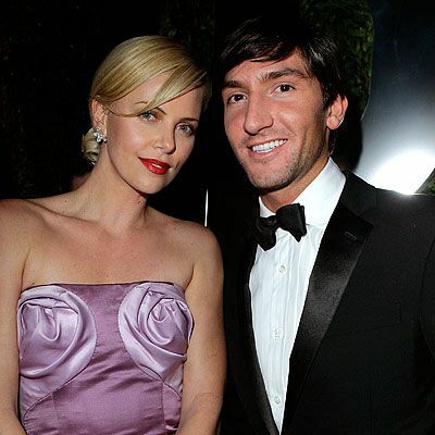 2010 m. „Oskarų“ vakarėliai – Charlize Theron ir Evan Lysacek – „Vanity Fair Party“