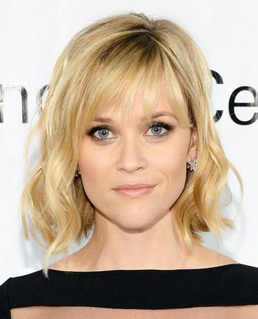 Reese Witherspoon vågigt kort hår med lugg
