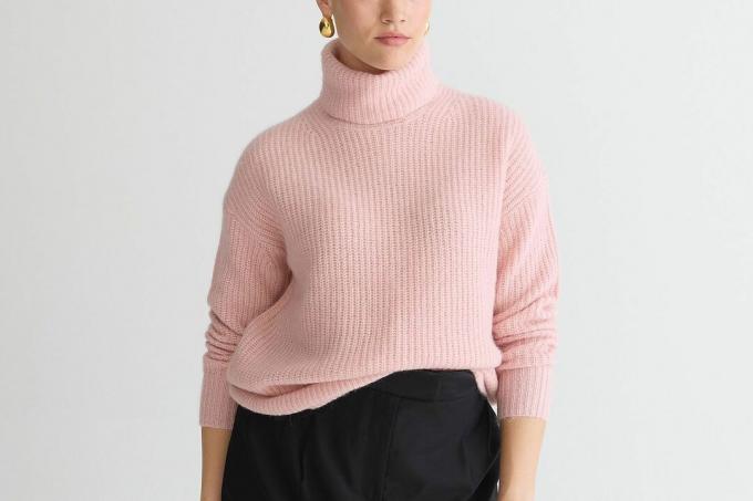 J.Crew เสื้อสเวตเตอร์คอเต่าทรงผ่อนคลายจากเส้นด้ายแปรง