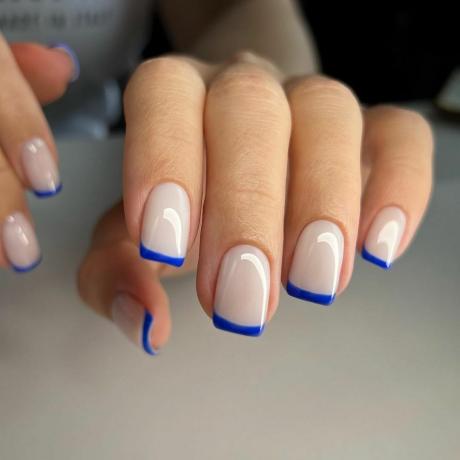 Ongles de vacances français bleus