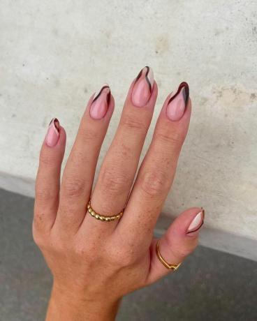 Annoiato di regolare la tua manicure francese? Prova i suggerimenti V 