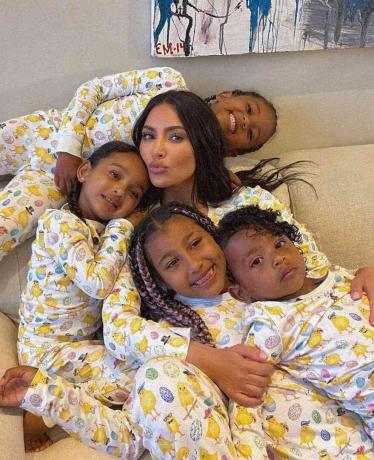 Kim Kardashian Kinderpyjamas Instagram