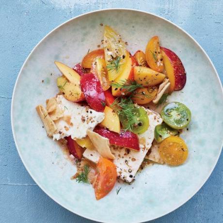 Marinierter Feta mit Nektarine und Tomaten Fattoush