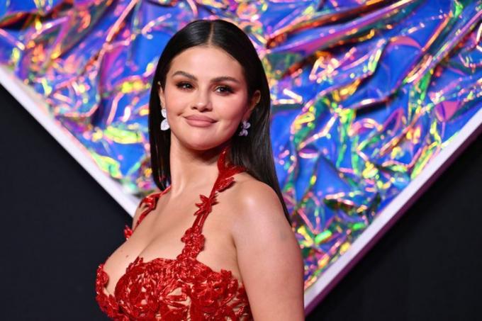 Selena Gomez chega para o MTV Video Music Awards