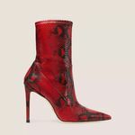 Červená strečová bota Stuart 100 z embosované kůže Python 