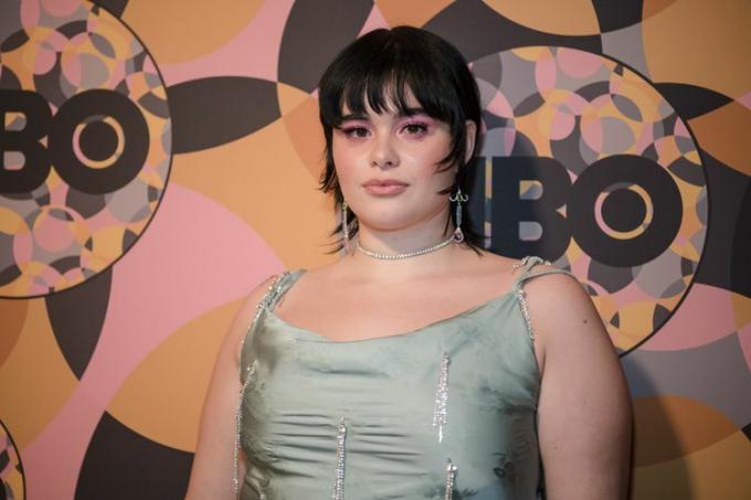 Barbie Ferreira s huňatým účesem