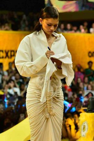 NOVINKY: Vzhľad Zendaya Dune Schiaparelli