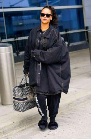Rihanna na letišti v New Yorku