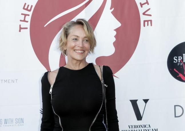  Sharon Stone dengan potongan rambut shag-mullet