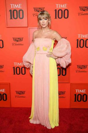 Taylor Swift på röda mattan på TIME 100 Gala Red Carpet