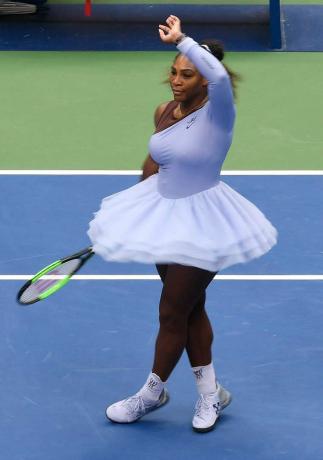 Серена Вільямс у бузковому тенісному костюмі Nike, одному з найкращих тенісних костюмів Серени Вільямс.