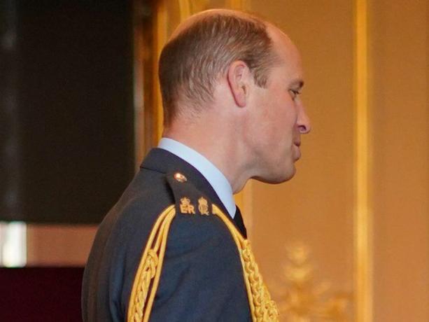 Jemná změna uniformy prince Williama má ve skutečnosti sentimentální význam