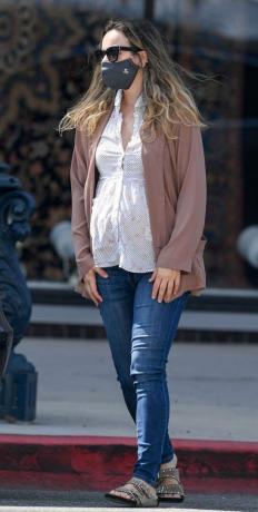 Rachel McAdams Maternity Look