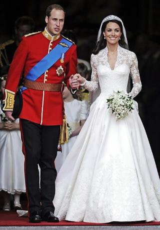 Кейт Миддлтон и принц Уильям на королевской свадьбе, стильные моменты 2011 года