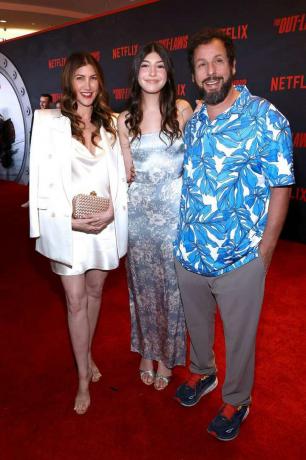 Adam Sandler, manželka Jackie Sandler a dcéra Sunny Sandler na premiére filmu The Out-Laws