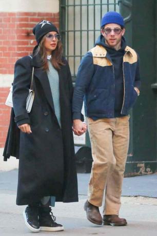 Priyanka Chopra Nick Jonas looks acogedores para el clima frío