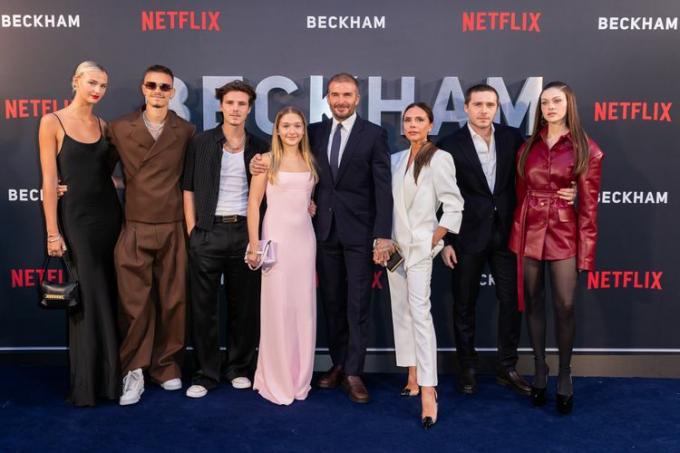 ครอบครัวเบ็คแฮมในรอบปฐมทัศน์ของ 'เบ็คแฮม' ทาง Netflix ในสหราชอาณาจักร