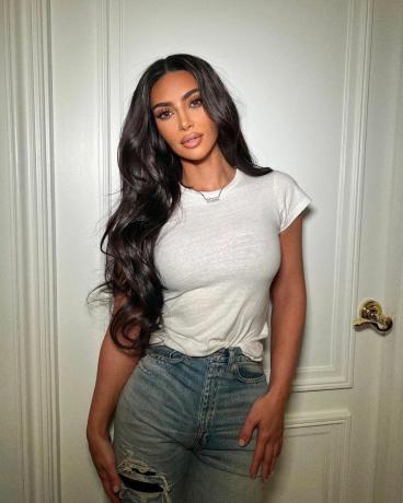 Kim Kardashian เสื้อยืดสีขาว Instagram