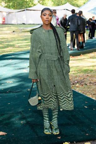 Sfilata di Gabrielle Union Burberry durante la London Fashion Week 