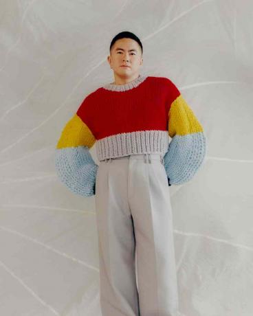 Этот парень: свитер Bowen Yang от Loewe
