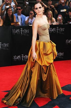 Эмма Уотсон на премьере фильма " Гарри Поттер и Дары смерти" - Моменты стиля 2011 года