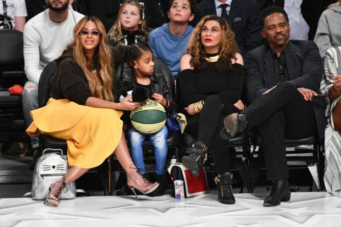 Beyonce, Blue Ivy Carter, Tina Knowles och Richard Lawson deltar i den 67:e NBA All-Star Game