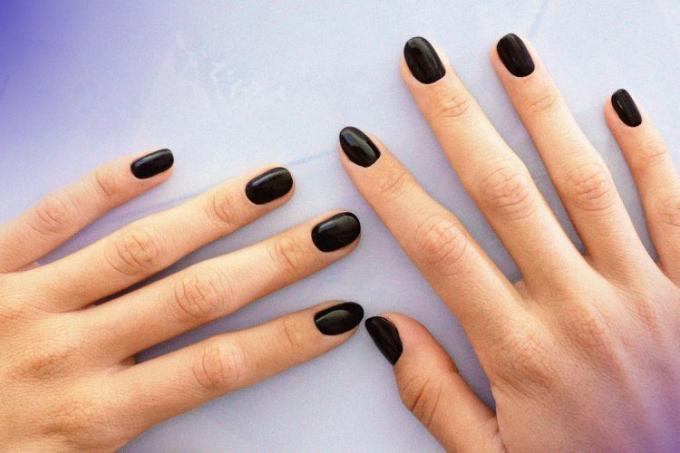 Черный дизайн ногтей, который можно носить всю зиму 