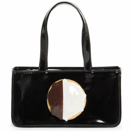 Črno-bela lakirana usnjena torba z ročajem za piškote